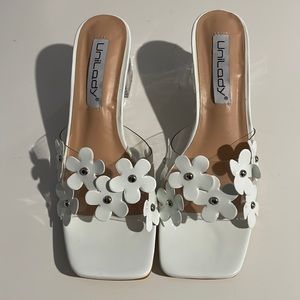 Size 8.5 heels new with box included